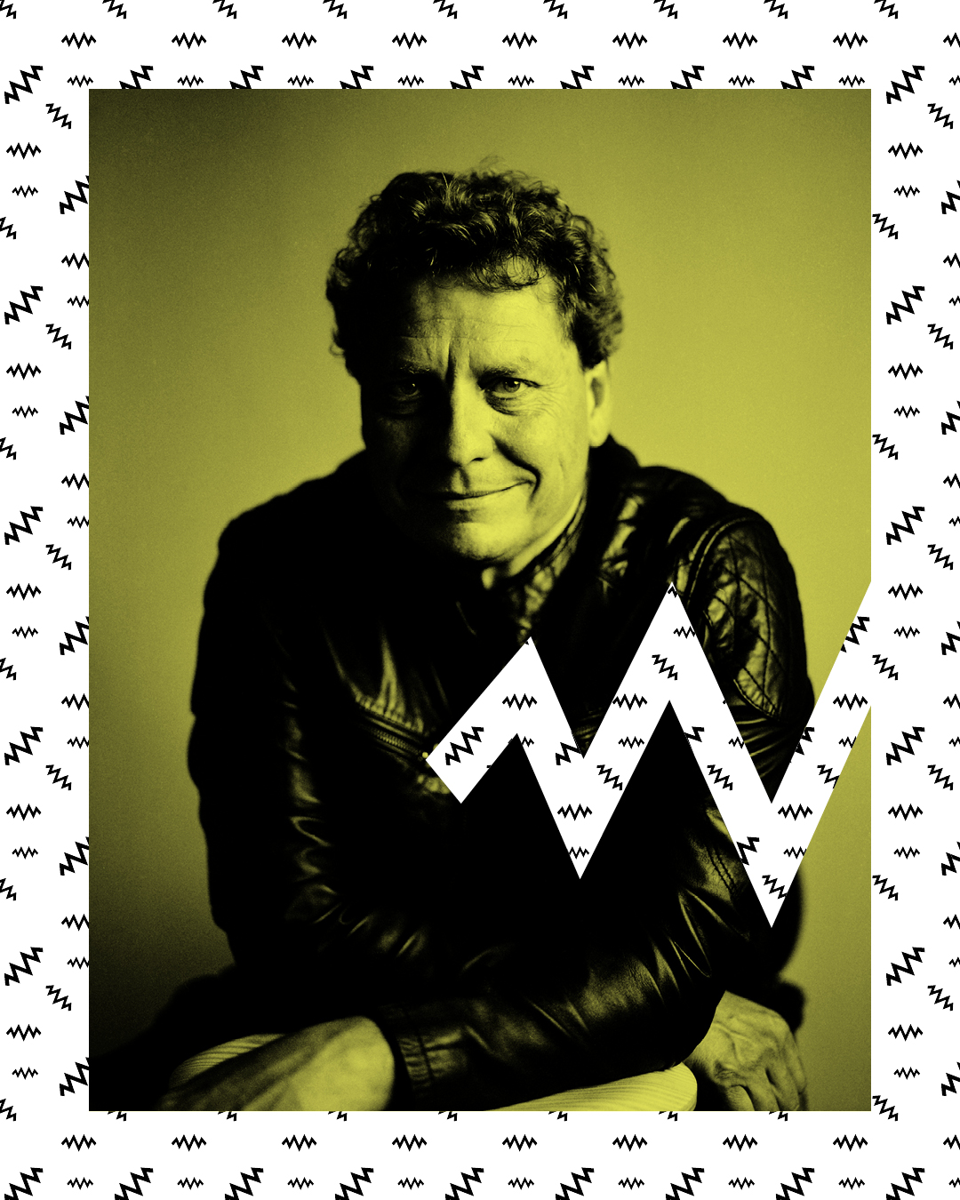 Der Künstler Bobby Frazer: lehnt auf einem Hocker vor neutralem Hintergrund, neutral in die Kamera blickend.