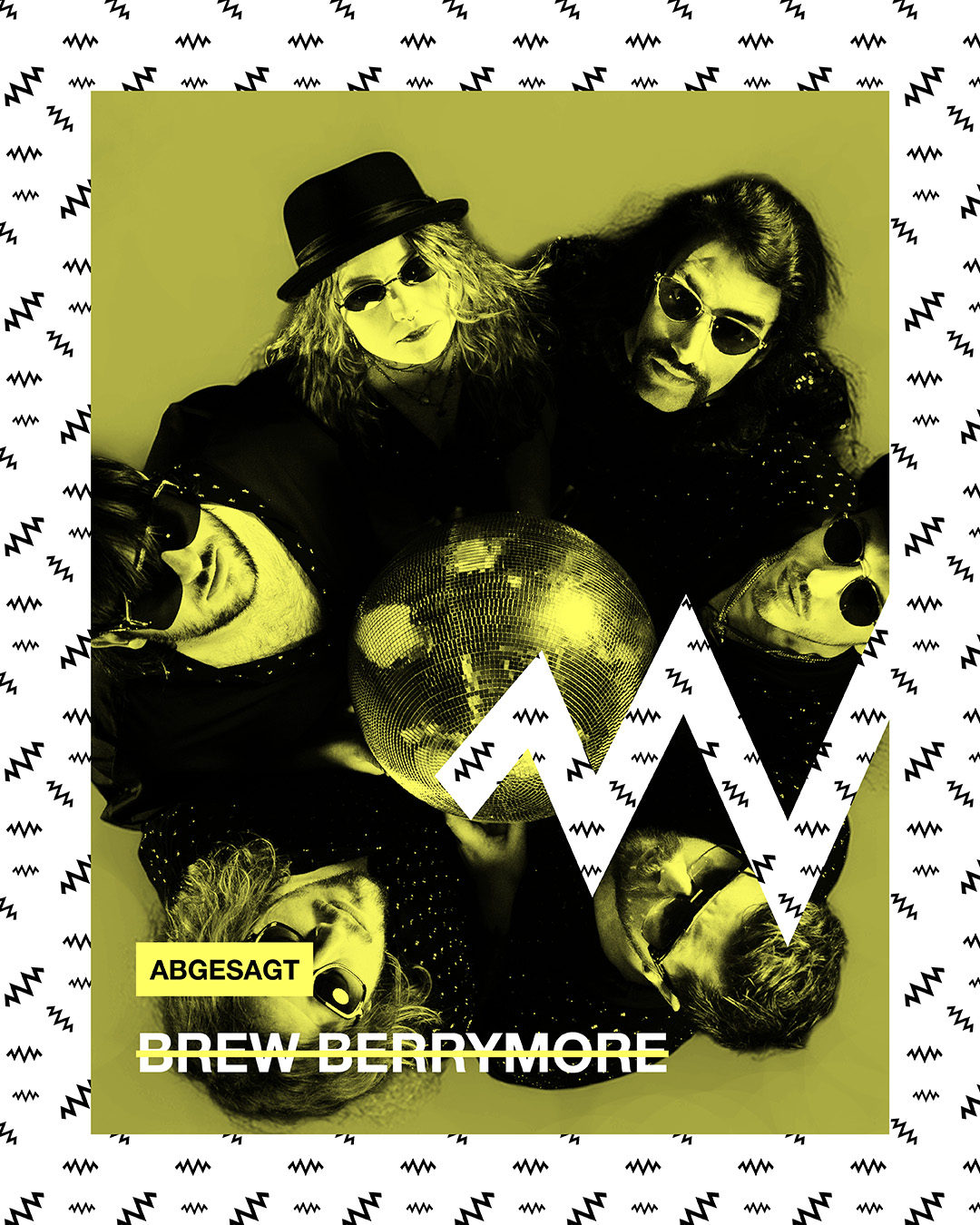 Banner - abgesagt. Die Band Brew Berrymore: Vier Mitglieder nebeneinander vor neutralem Hintergrund, neutral in die Kamera blickend.